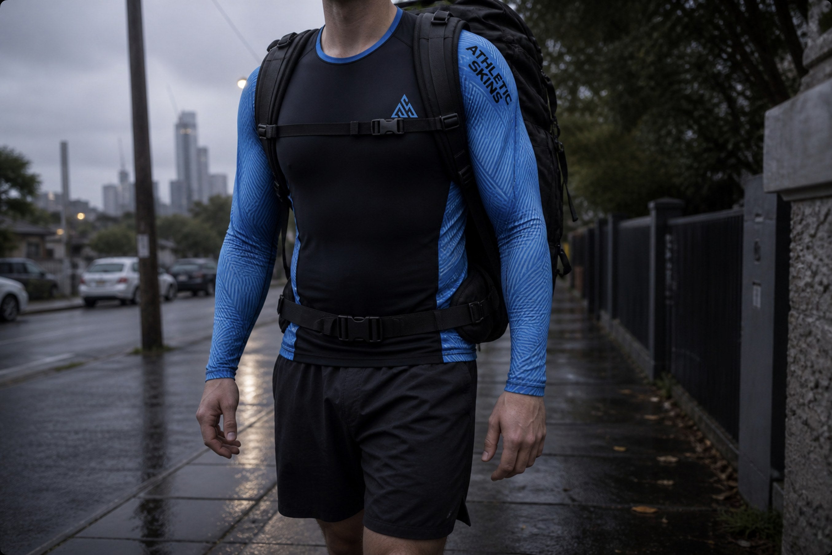 Enduro Black/Blue rucking on a wet Melbourne street
